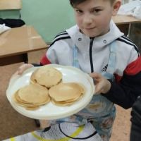 Масленицу встречаем - всех блинами угощаем