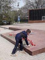 Возложение цветов к мемориалу “Вечный огонь”