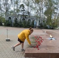 Возложение цветов к мемориалу “Вечный огонь”
