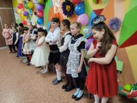 С весенним праздником я маму поздравляю!