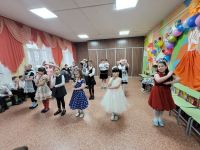 С весенним праздником я маму поздравляю!