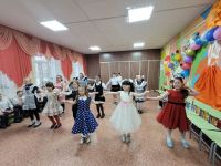 С весенним праздником я маму поздравляю!