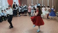 С весенним праздником я маму поздравляю!