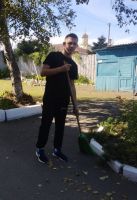 Чистый школьный двор