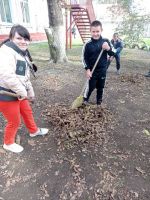 Чистый школьный двор
