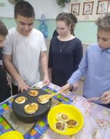 Ладушки-ладушки,  жарим мы оладушки!