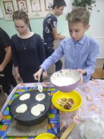 Ладушки-ладушки,  жарим мы оладушки!