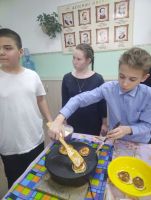 Ладушки-ладушки,  жарим мы оладушки!