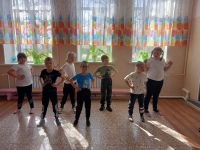 Утро мы начинаем с зарядки