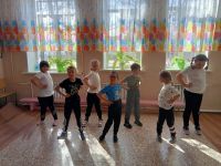 Утро мы начинаем с зарядки