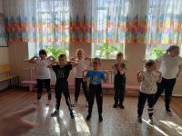 Утро мы начинаем с зарядки