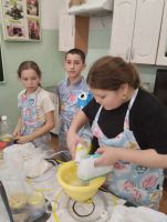 Масленицу встречаем, блинами угощаем