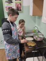 Масленицу встречаем, блинами угощаем