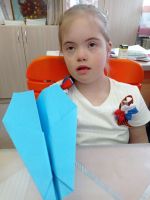 День бумажных самолетиков
